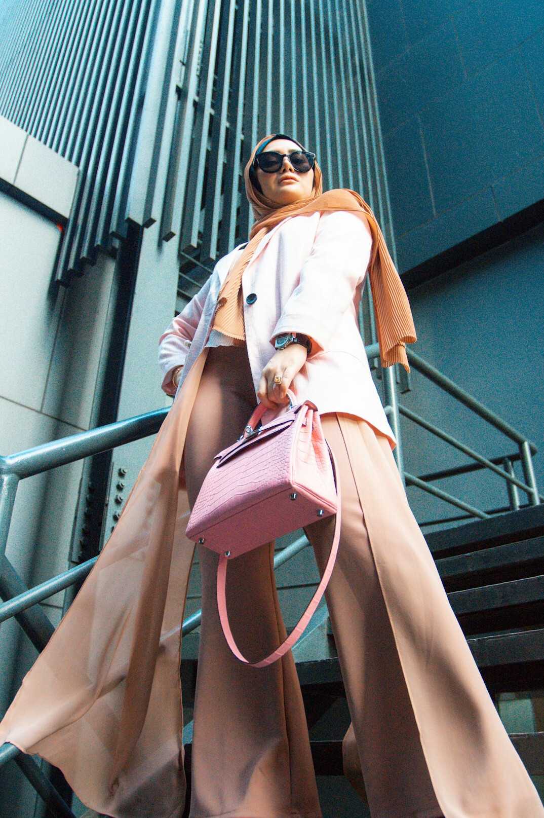 fashion influencer posing