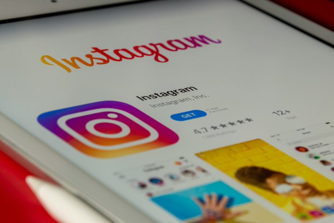 social media influencer posting